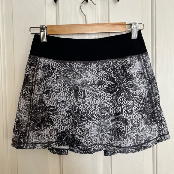 Lululemon 🍋 Pace Rival Skirt II Tall 4-way Stretch Size 2T - Picture 5 of 12